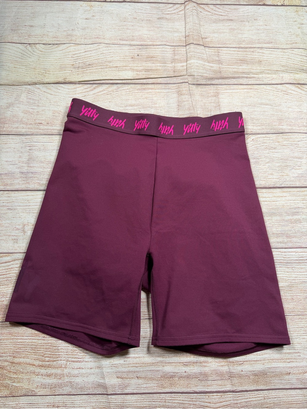 YITTY Women's Maroon‎ Bike Shorts with Pink Logo Waistband